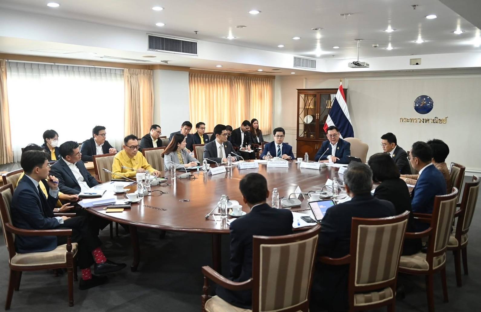 &ldquo;จตุพร&rdquo; ถกพาณิชย์จังหวัด ทูตพาณิชย์ ติดตามสถานการณ์ชายแดนไทย&ndash;กัมพูชา พร้อมสนับสนุนผู้ประกอบการ-เกษตรกร ไม่ให้กระทบภาพรวมเศรษฐกิจ