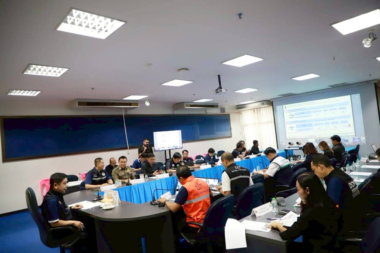 รองผู้ว่าราชการจังหวัดกำแพงเพชรร่วมรับฟังการแถลงข่าวสรุปผลการดำเนินงานของศูนย์อำนวยการป้องกันและลดอุบัติเหตุทางถนนช่วงเทศกาลสงกรานต์ พ.ศ.2569 ผ่านการประชุมทางไกลผ่านจอภาพ (Video Conference)