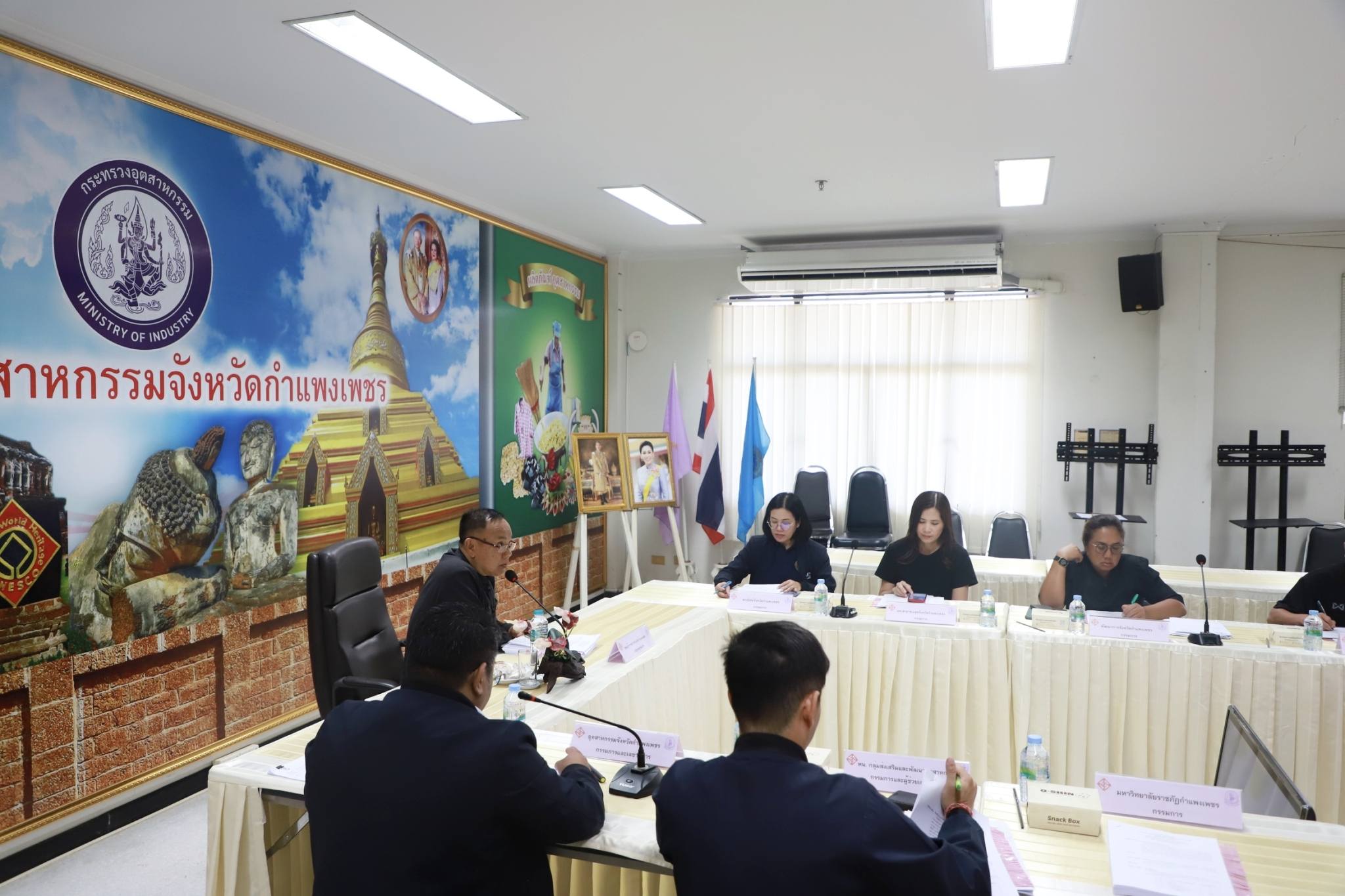 สำนักงานอุตสาหกรรมจังหวัดกำแพงเพชรจัดประชุมคณะกรรมการรับรองมาตรฐานผลิตภัณฑ์ชุมชนจังหวัดกำแพงเพชรเพื่อพิจารณาให้การรับรองมาตรฐานผลิตภัณฑ์ชุมชนให้กับผู้ผลิตเพื่อใช้ประโยชน์ในการแสดงเครื่องหมายมาตรฐานผลิตภัณฑ์ที่มีคุณภาพเป็นที่น่าเชื่อถือ