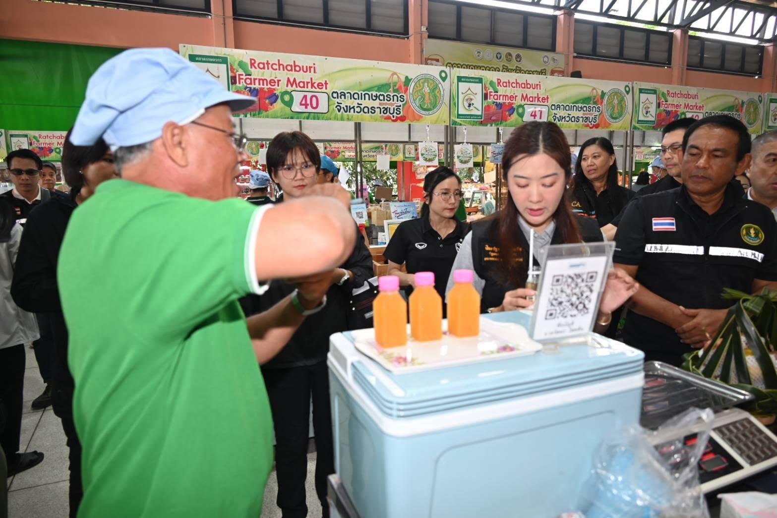 ปิยะรัฐชย์ ติยะไพรัช รมช.เกษตรฯ ลงพื้นที่ผลักดัน "ตลาดเกษตรกรรักษ์โลก" จังหวัดราชบุรี