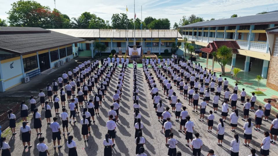 โรงเรียนมัธยมพัชรกิติยาภา 2 กำแพงเพชร จัดพิธีน้อมถวายความอาลัย พระผู้เสด็จสู่แดนสรวง สมเด็จพระเจ้าลูกเธอ เจ้าฟ้าพัชรกิติยาภา นเรนทิราเทพยวดี กรมหลวงราชสาริณีสิริพัชร มหาวัชรราชธิดา 