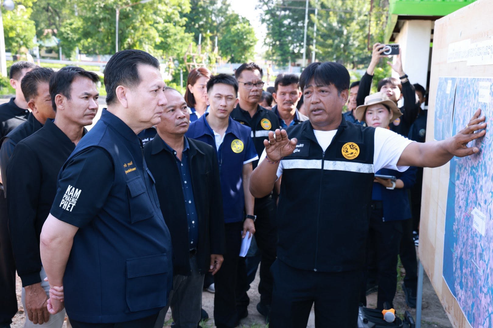ผู้ว่าราชการจังหวัดกำแพงเพชร นำหัวหน้าส่วนราชการ และหน่วยงานที่เกี่ยวข้อง ลงพื้นที่ติดตามสถานการณ์น้ำ และหารือการแก้ไขปัญหาผักตบชวาและวัชพืชในแหล่งน้ำ เตรียมความพร้อมรับมือสถานการณ์น้ำ ช่วงเข้าสู่ฤดูฝน ในพื้นที่อำเภอโกสัมพีนคร และอำเภอคลองลาน 