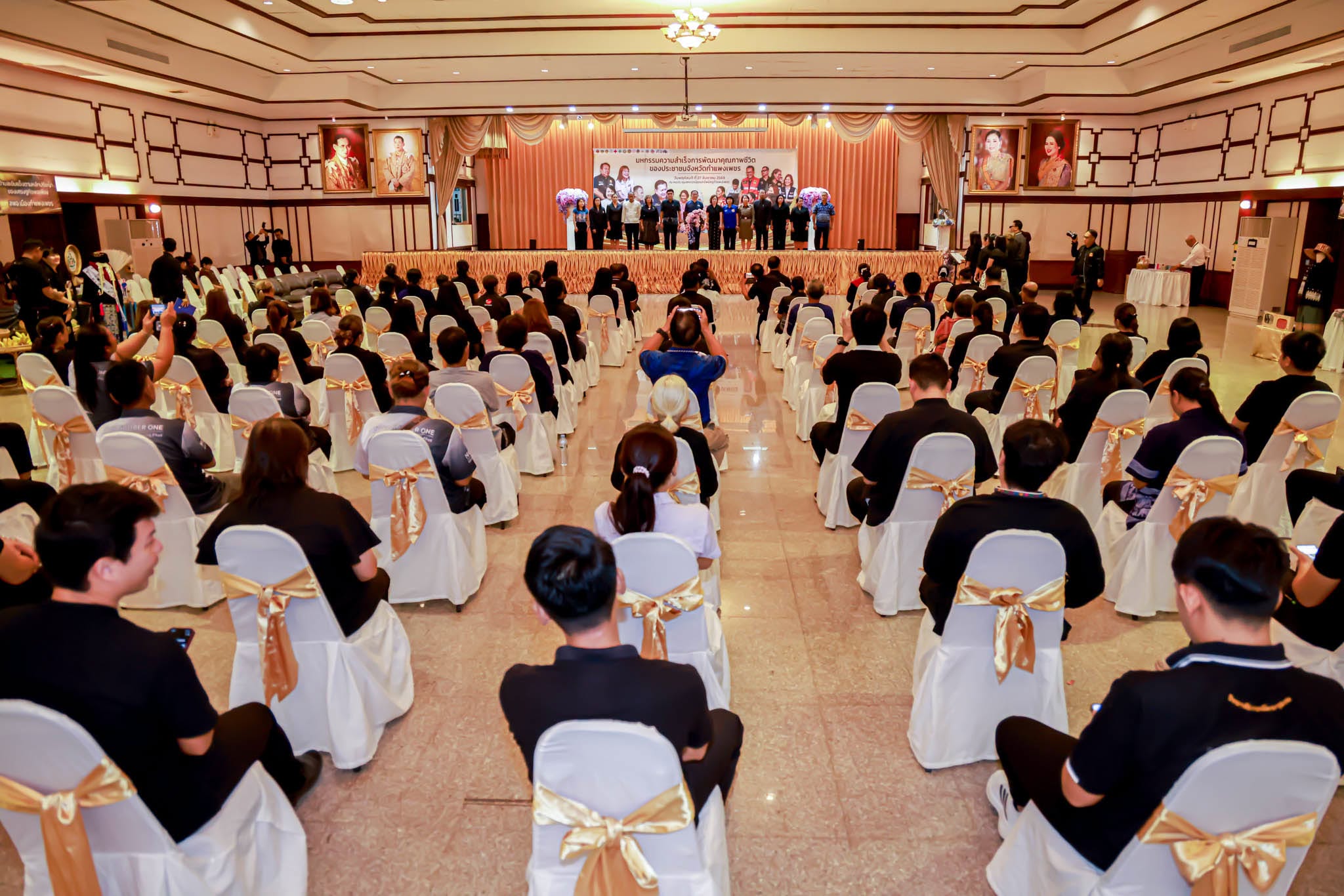 สำนักงานพัฒนาชุมชนจังหวัดกำแพงเพชร จัดงาน "มหกรรมความสำเร็จการพัฒนาคุณภาพชีวิตของประชาชน" มุ่งลดความเหลื่อมล้ำและเสริมสร้างเศรษฐกิจฐานรากมั่นคง