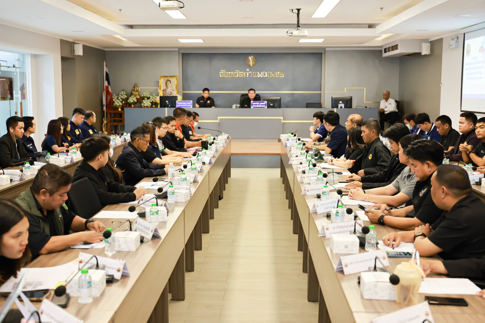 จังหวัดกำแพงเพชร จัดประชุม ถอดบทเรียนการดำเนินการป้องกันและแก้ไขปัญหาไฟป่าหมอกควัน และฝุ่นละอองขนาดเล็ก Pm 2.5 ปี 2569 จังหวัดกำแพงเพชร ยกระดับแผนเชิงรุก สกัดจุดความร้อน 