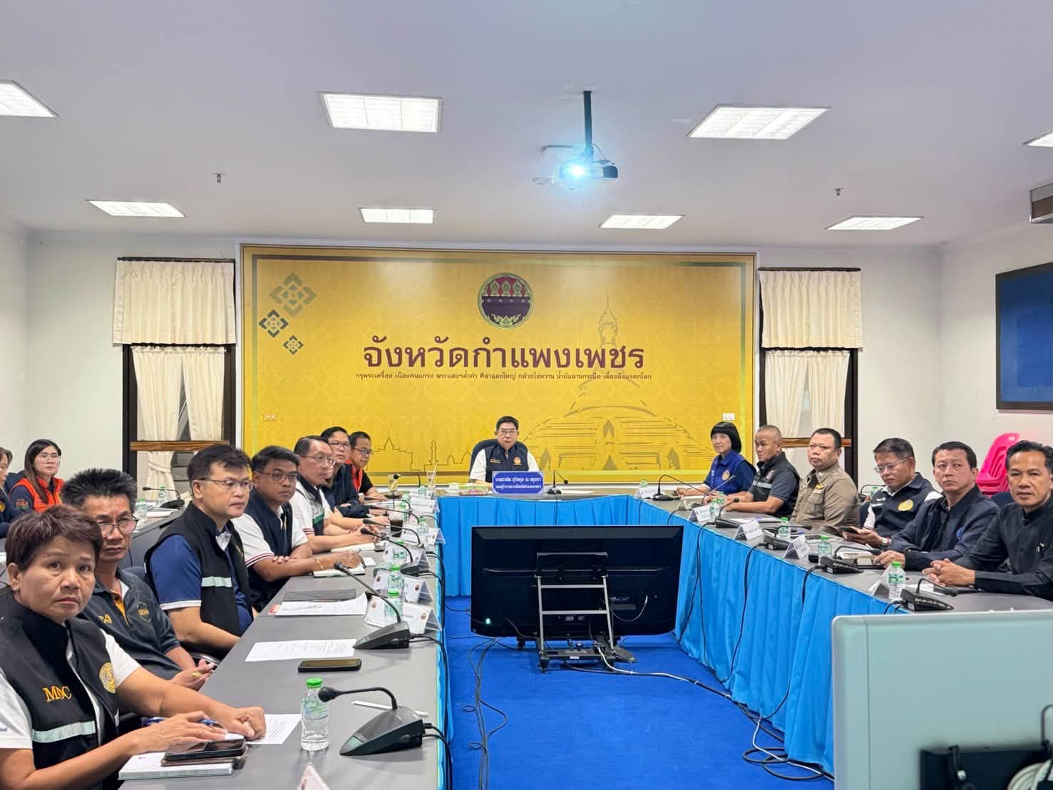 กำแพงเพชร ร่วมประชุมกองบัญชาการป้องกันและบรรเทาสาธารณภัยแห่งชาติ (บกปภ.ช.) ผ่านระบบ Zoom ติดตามสถานการณ์อุทกภัย ย้ำพร้อมเฝ้าระวัง 24 ชั่วโมงกำแพงเพชร 