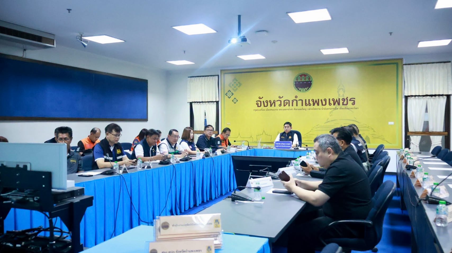 จังหวัดกำแพงเพชรร่วมประชุม บกปภ.ช. ติดตามสถานการณ์อุทกภัย นายกฯ ย้ำบูรณาการทุกหน่วยงาน เร่งช่วยเหลือประชาชน