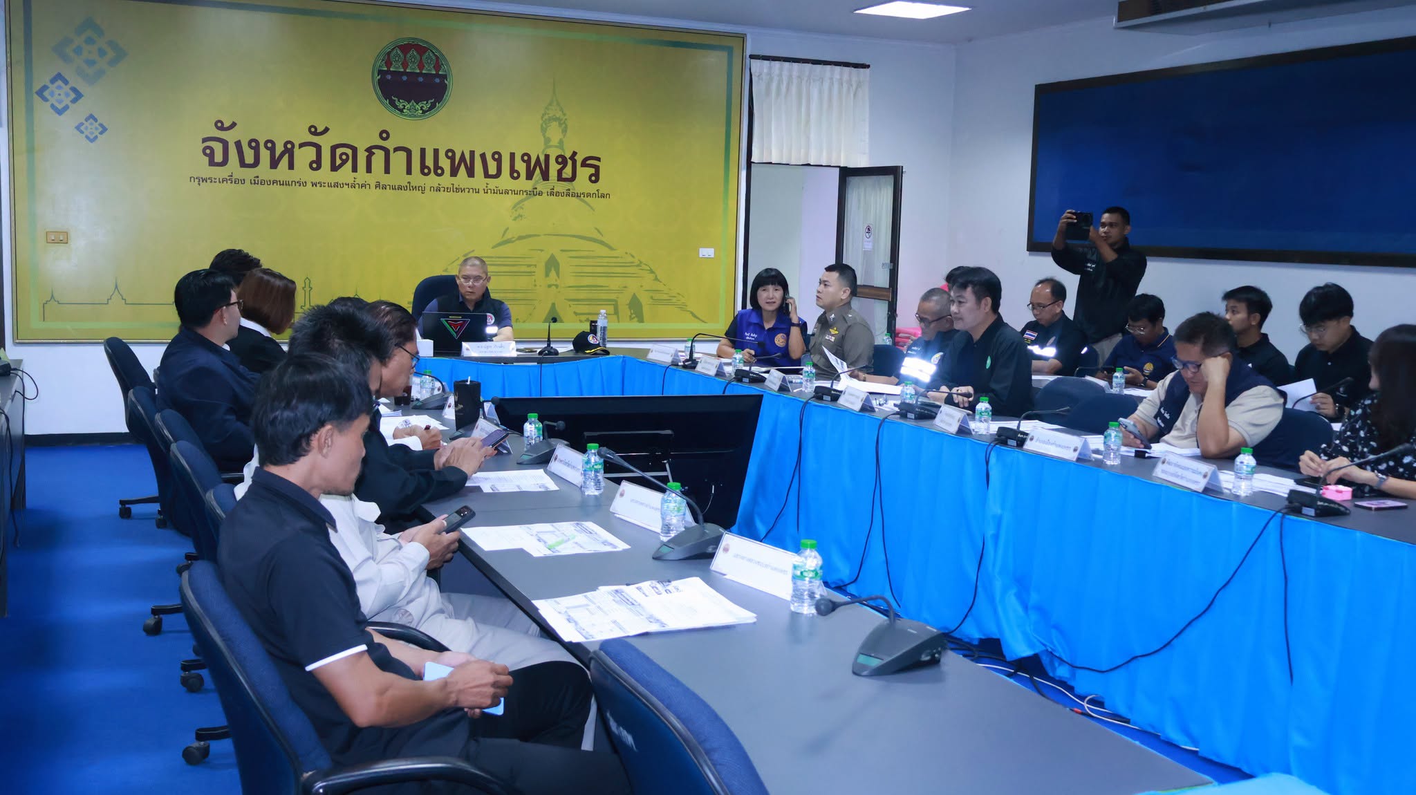 จังหวัดกำแพงเพชร ร่วมประชุม บกปภ.ช. ติดตามสถานการณ์อุทกภัยและการช่วยเหลือประชาชน พร้อมรับข้อสั่งการเร่งสำรวจข้อมูลผู้ประสบภัย