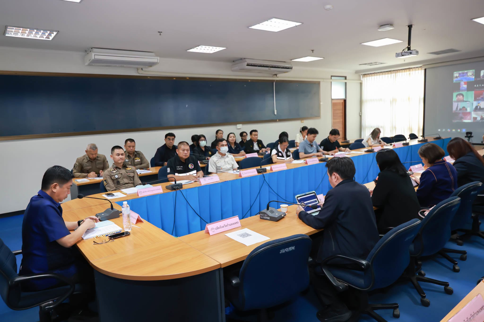 กำแพงเพชรเข้ม! รรท.ผู้ว่าฯ นั่งประธานประชุม ศอ.ปส.-รักษาความสงบฯ นำ 11 อำเภอบูรณาการ Onsite-Online ยกระดับปราบยาเสพติด-จัดระเบียบสังคม มุ่งสร้างเซฟตี้โซนให้ประชาชน
